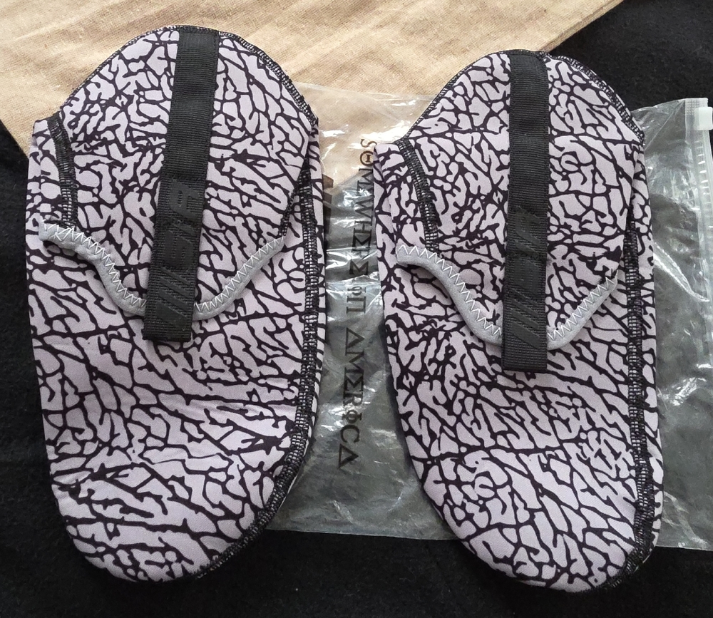 Patterned Black and Gray Men's Slippers